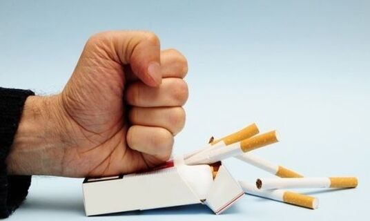arrêter de fumer pour éviter les douleurs articulaires des doigts